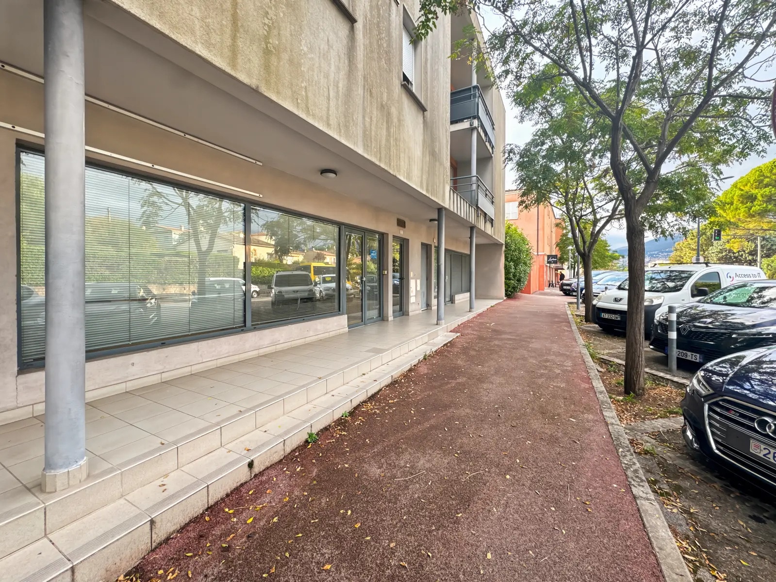 381 Avenue De Grasse, Mouans-Sartoux à louer Photo de l’immeuble– Image 1 sur 14