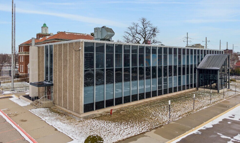 301 Mount Elliott St, Detroit, MI à louer - Photo de l’immeuble – Image 3 sur 13