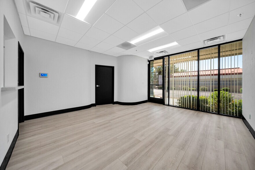 4045 E Union Hills Dr, Phoenix, AZ à louer - Photo de l’immeuble – Image 2 sur 38