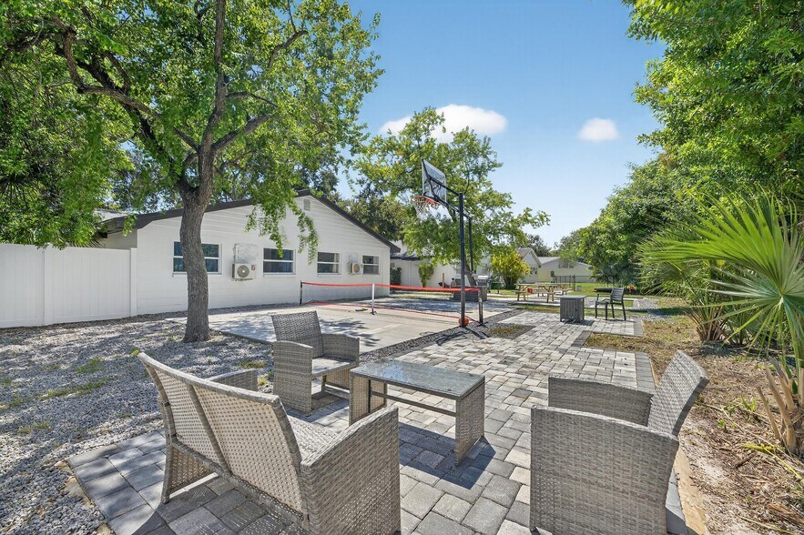 4513 W McElroy Ave, Tampa, FL à vendre - Photo de l’immeuble – Image 2 sur 49