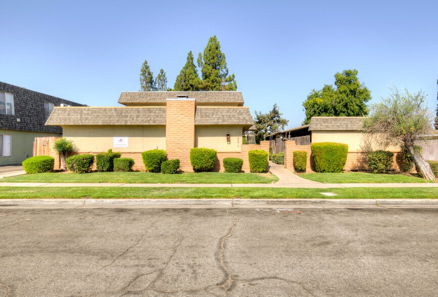 6075 N Poplar Ave, Fresno, CA à vendre - Photo de l’immeuble – Image 3 sur 11