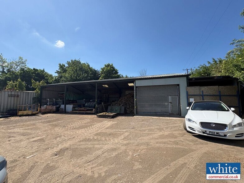 Baynards Green Business Park portefeuille de 5 biens à vendre sur LoopNet.fr - Photo principale – Image 3 sur 3