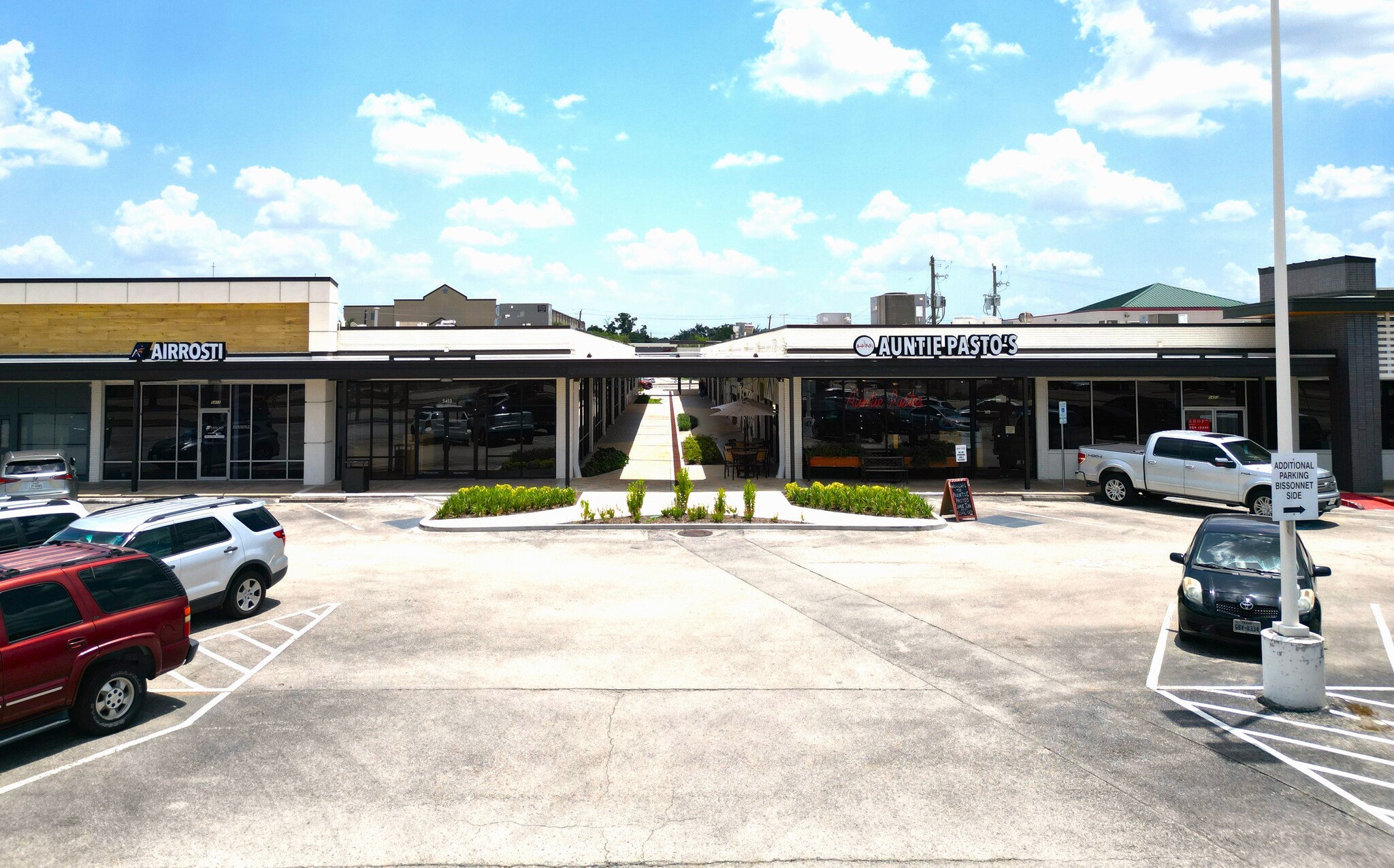 5400-6810 Bellaire Blvd, Bellaire, TX à louer Photo de l’immeuble– Image 1 sur 8