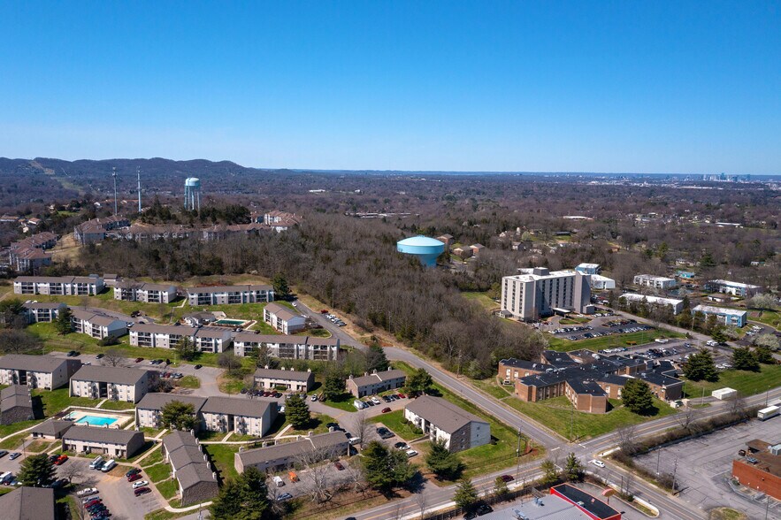 441 Hickoryview Dr, Nashville, TN à vendre - Photo de l’immeuble – Image 3 sur 6