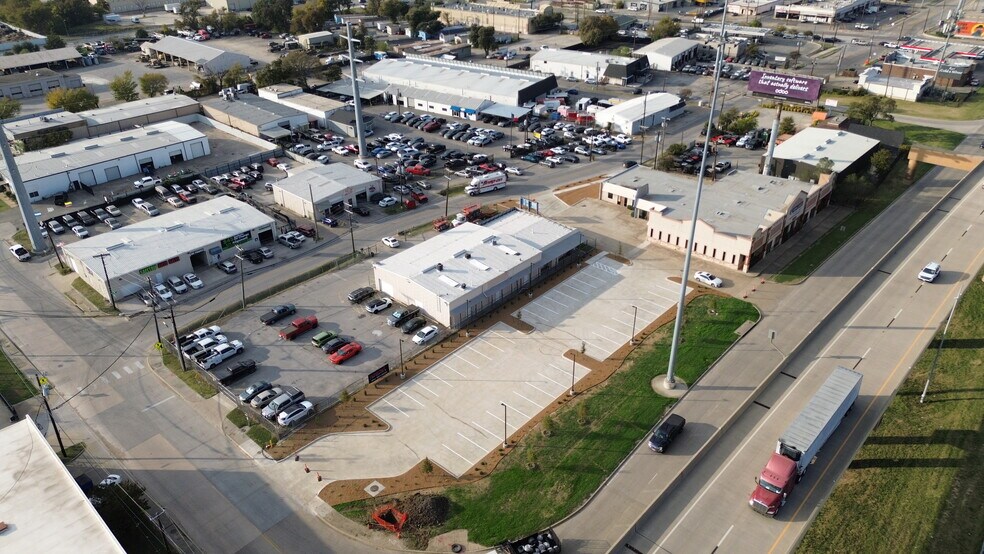 11311 N Stemmons Fwy, Dallas, TX à vendre - Photo de l’immeuble – Image 3 sur 7