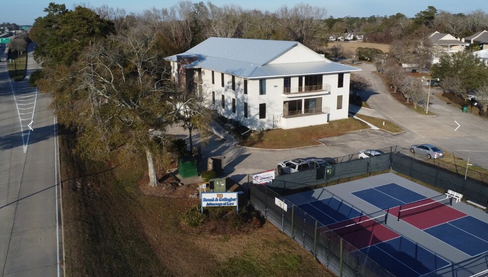 111 N Causeway Blvd, Mandeville, LA à louer - Photo de l’immeuble – Image 2 sur 12