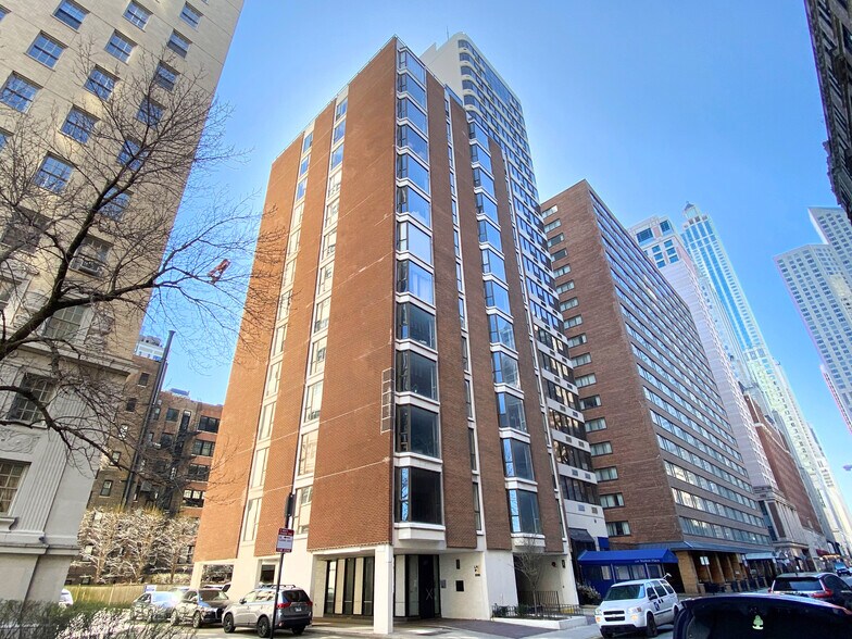 227 E Walton Pl, Chicago, IL à vendre - Photo de l’immeuble – Image 2 sur 13