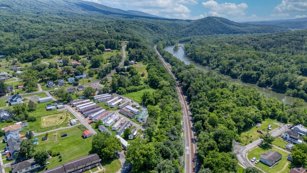 75 Dr Randolph Spencer Ln, Paw Paw, WV à vendre - Photo de l’immeuble – Image 3 sur 11