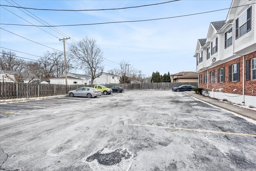 27W130 Roosevelt Rd, Winfield, IL à louer - Photo de l’immeuble – Image 3 sur 18