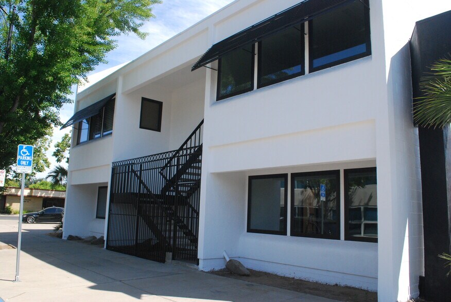1226 11th St, Modesto, CA à louer - Photo de l’immeuble – Image 2 sur 3