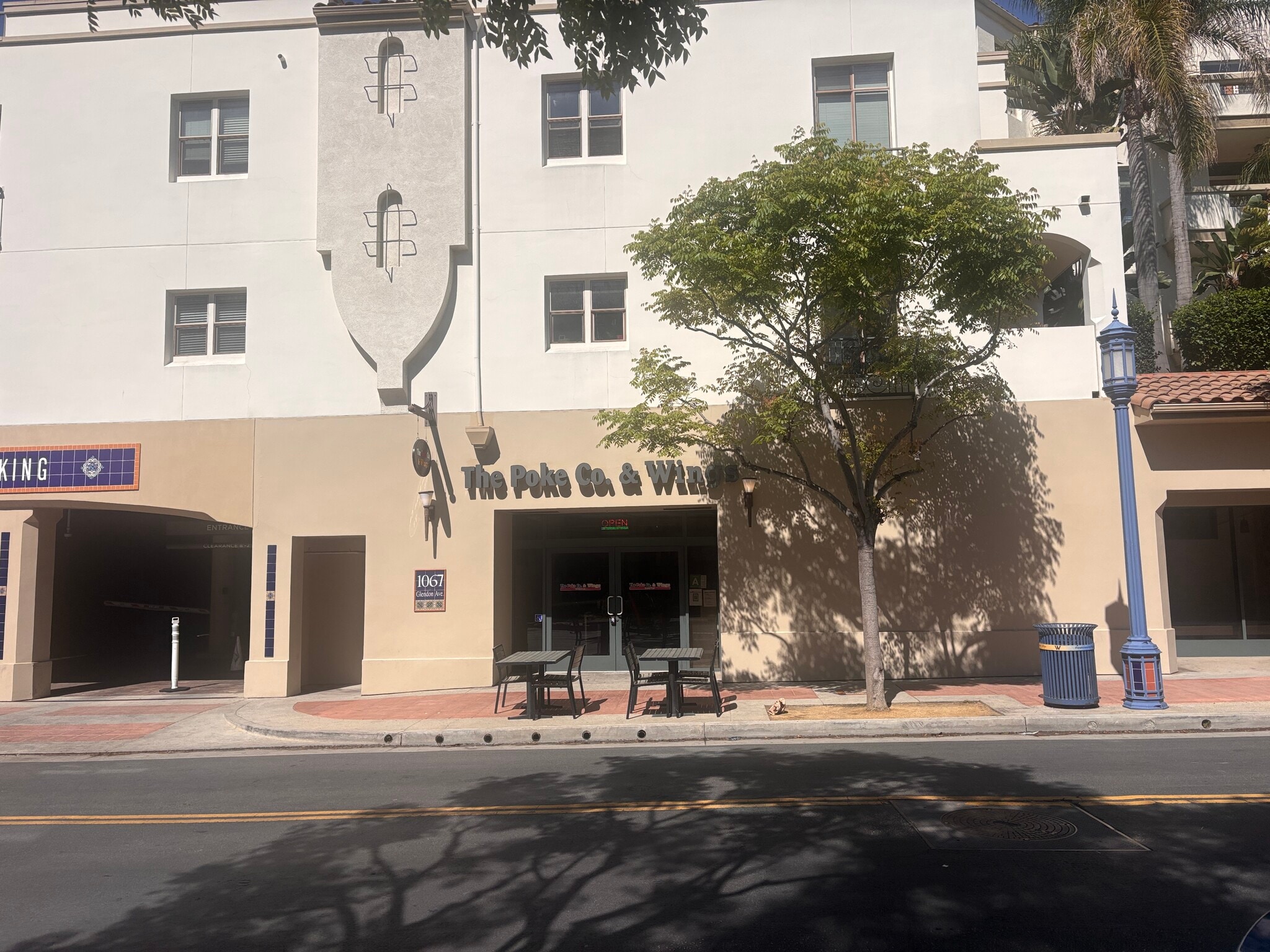 1001 Glendon Ave, Los Angeles, CA à louer Photo de l’immeuble– Image 1 sur 4