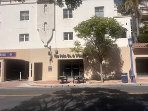 1001 Glendon Ave, Los Angeles, CA à louer Photo de l’immeuble– Image 1 sur 4