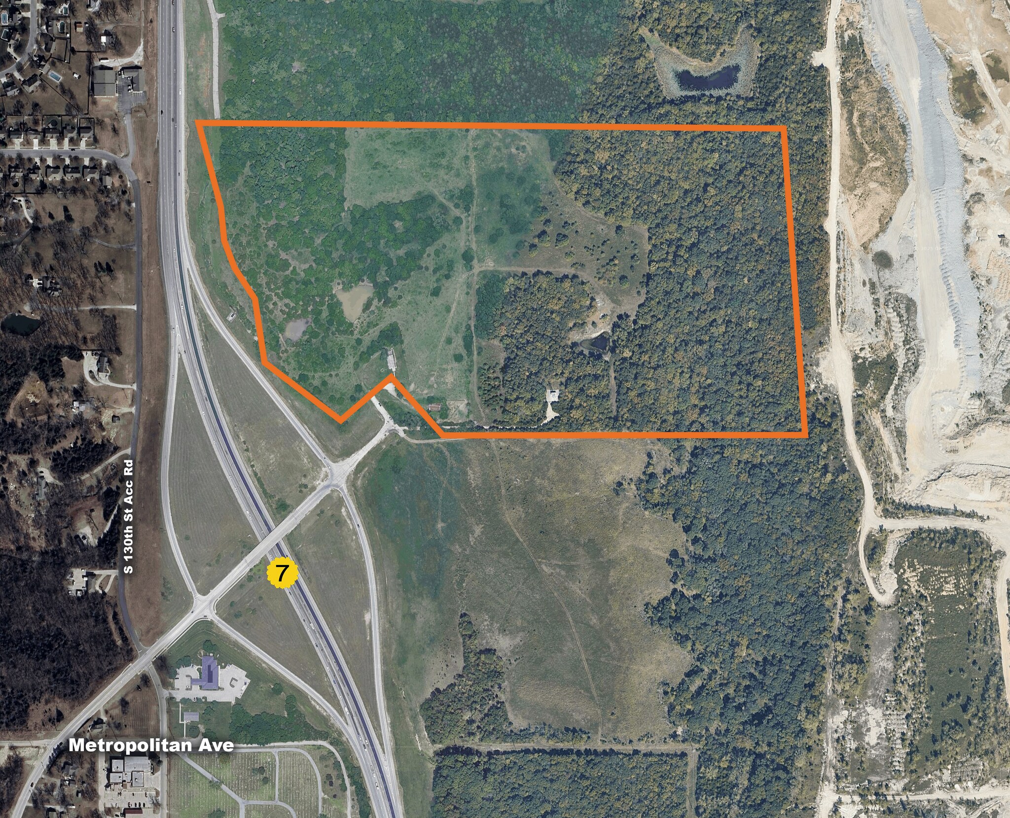 1209-1401 S 130th portefeuille de 2 biens à vendre sur LoopNet.fr Photo principale– Image 1 sur 3