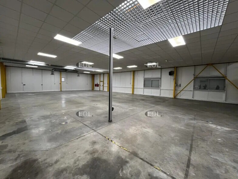 Local d’activités dans Trappes à louer - Photo de l’immeuble – Image 2 sur 7