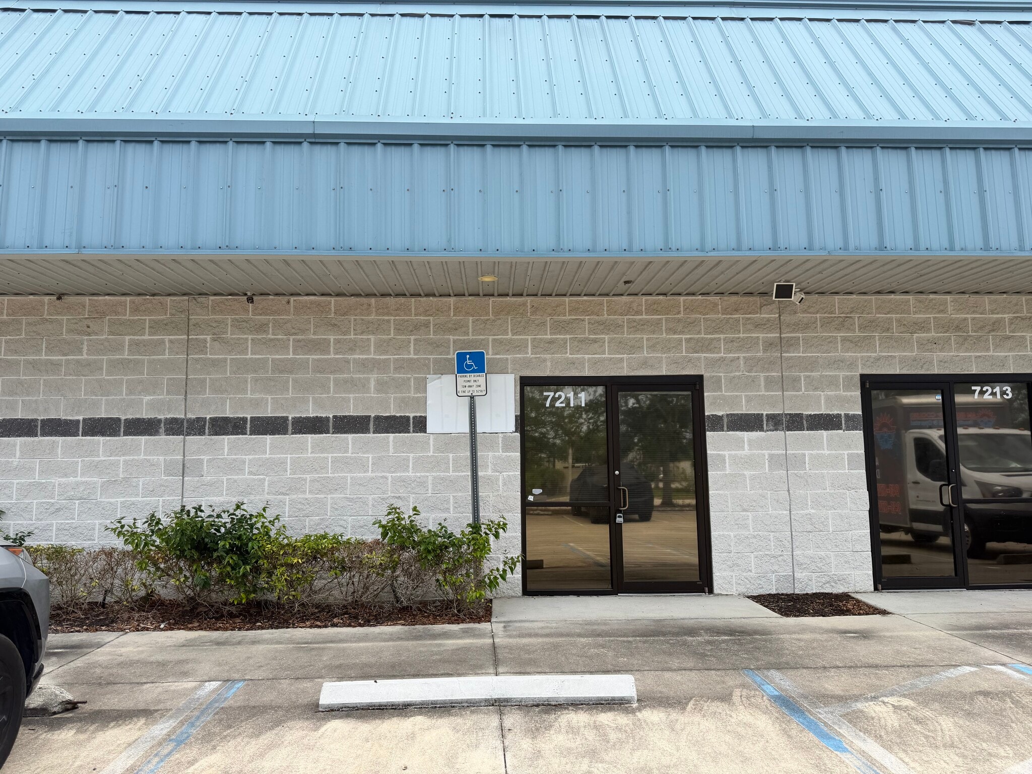 7203-7217 21st St E, Sarasota, FL à louer Photo de l’immeuble– Image 1 sur 9