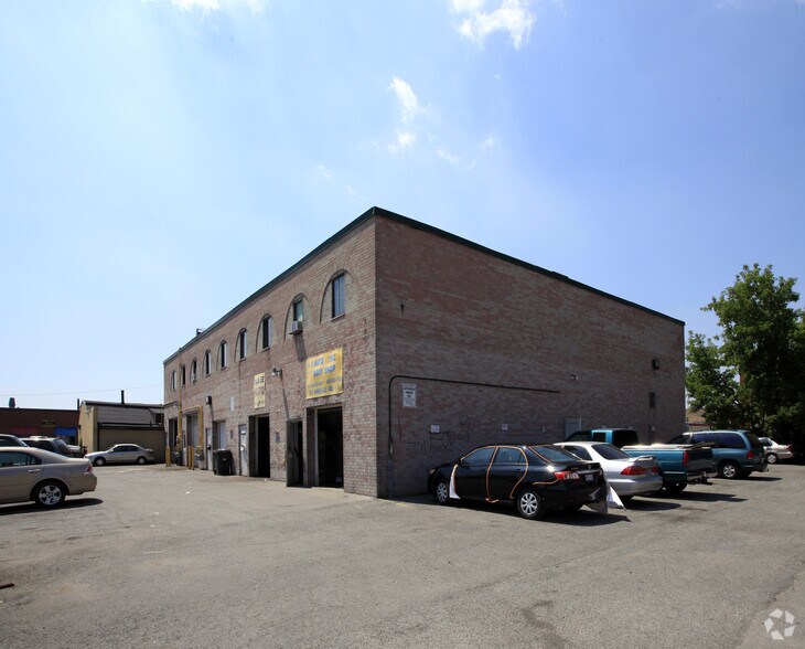 124 Manville Rd, Toronto, ON à vendre - Photo de l’immeuble – Image 3 sur 22
