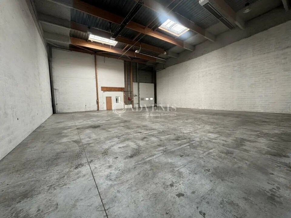 Local d’activités dans Le Bourget à louer Photo de l’immeuble– Image 1 sur 8