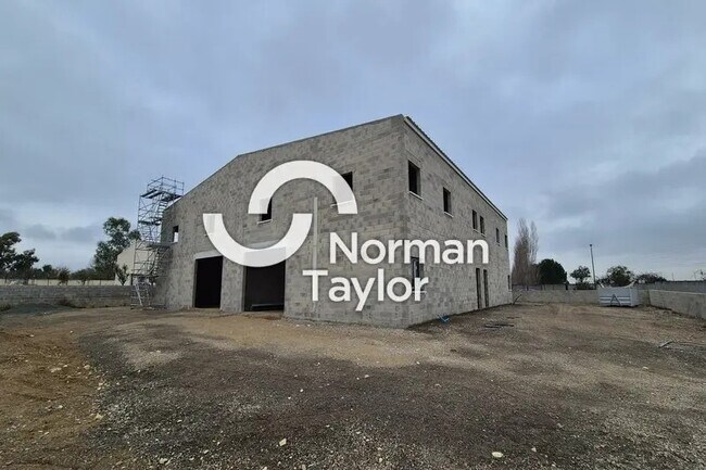 Plus de détails pour Local d'activités à louer