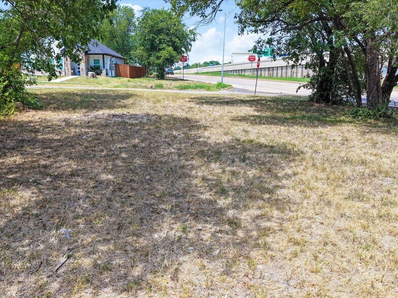 804 Powell ave, Fort Worth, TX à vendre - Photo de l’immeuble – Image 2 sur 12