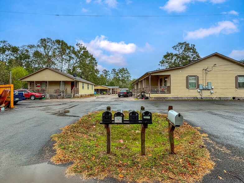 25030 Twin Oaks Dr, New Caney, TX à vendre - Photo de l’immeuble – Image 1 sur 18