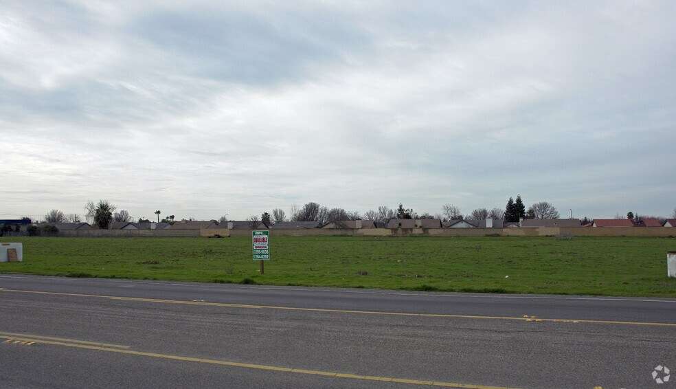 S Madera Ave, Madera, CA à vendre - Photo de l’immeuble – Image 2 sur 2