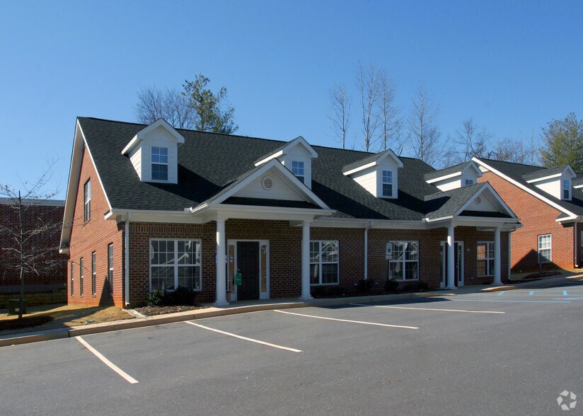 213 E Butler Rd, Mauldin, SC à louer - Photo de l’immeuble – Image 2 sur 7