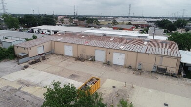 5800 Centralcrest St, Houston, TX à louer Photo de l’immeuble– Image 1 sur 4