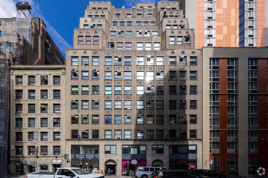 347 W 36th St, New York, NY à louer - Photo de l’immeuble – Image 2 sur 8