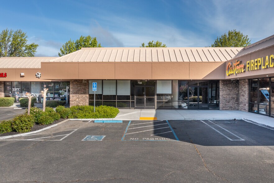 7115-7155 Amador Plaza Rd, Dublin, CA à louer - Photo de l’immeuble – Image 2 sur 14
