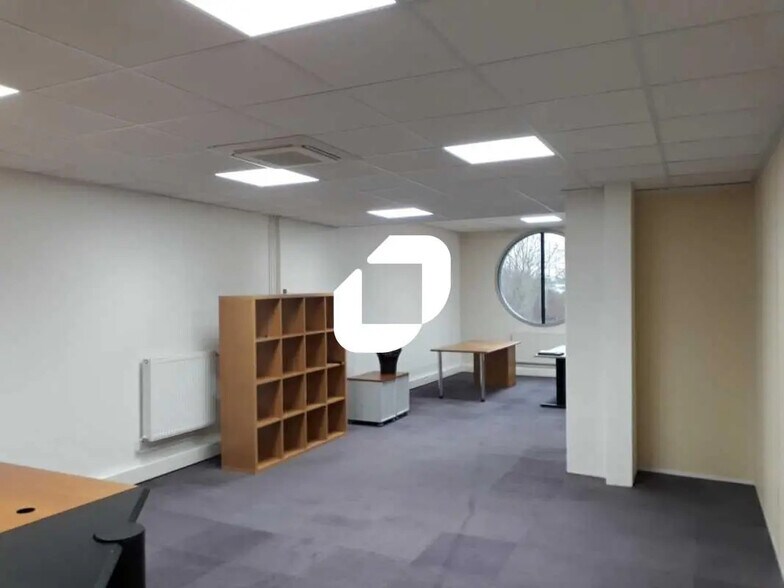 Bureau dans Villiers-sur-Marne à louer - Photo de l’immeuble – Image 3 sur 4