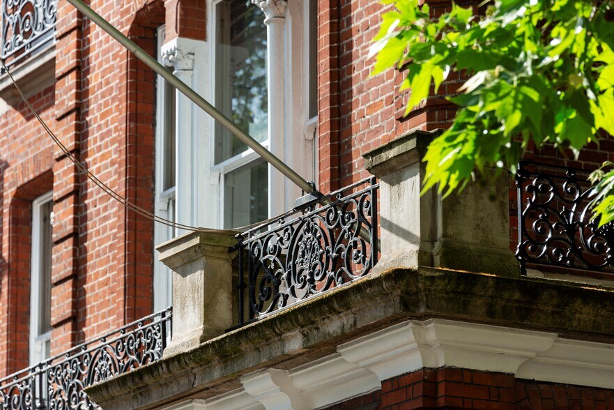 2 Grosvenor Gdns, Londres à louer - Photo de l’immeuble – Image 3 sur 5