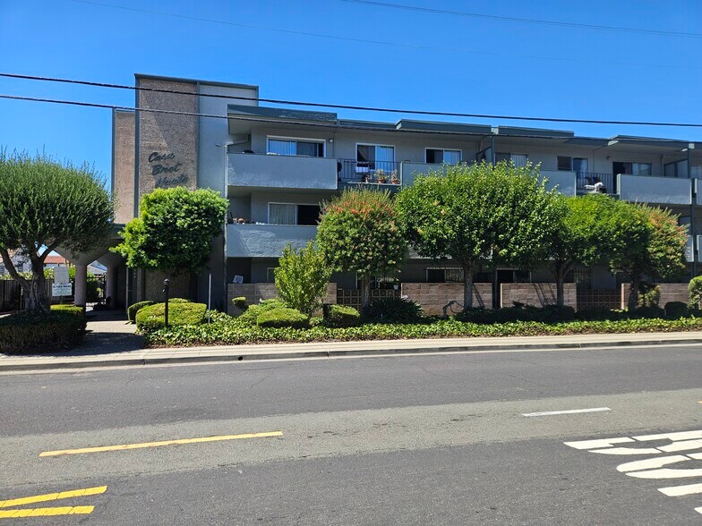 1049 Armstrong St, Hayward, CA à vendre - Photo de l’immeuble – Image 3 sur 41