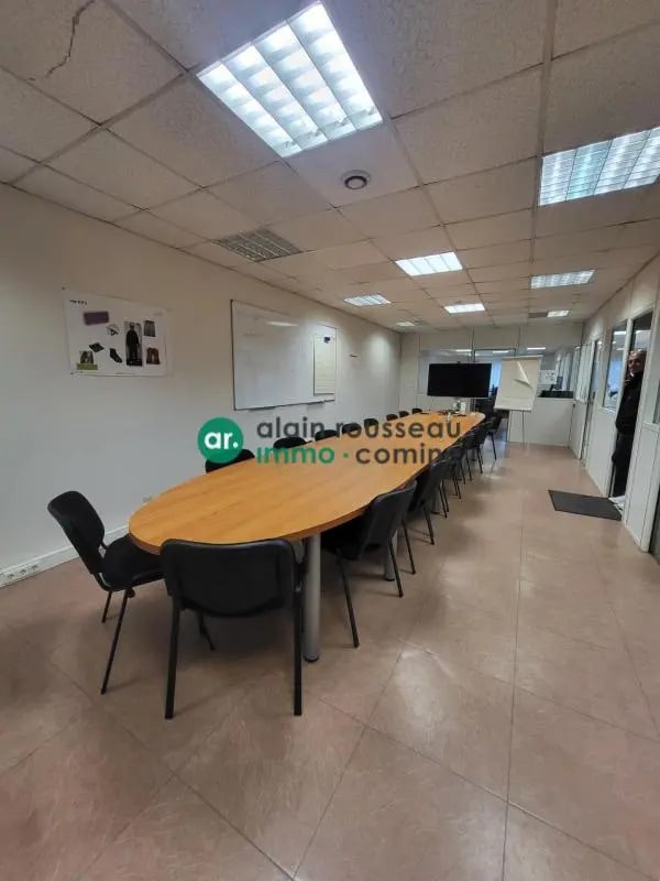 Plus de détails pour Local d'activités à louer