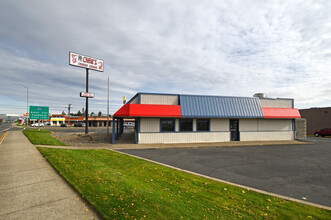 2200-2212 Island Ave, La Grande, OR à louer Photo de l’immeuble– Image 1 sur 2