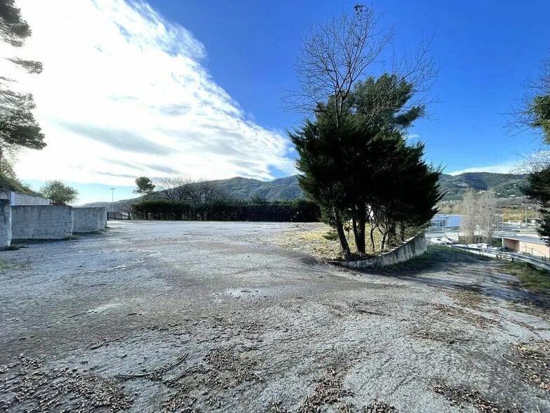 Terrain dans La Roquette-sur-Siagne à louer - Photo de l’immeuble – Image 1 sur 6