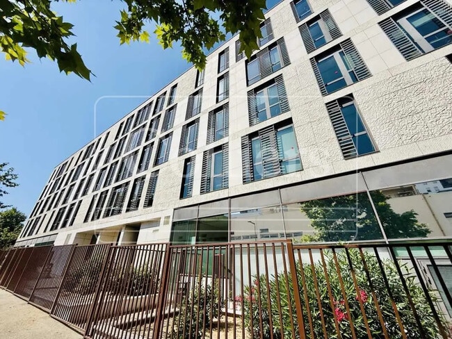 Plus de détails pour 67 Rue Du Chevalier Paul, Marseille - Bureau, Local d'activités à louer