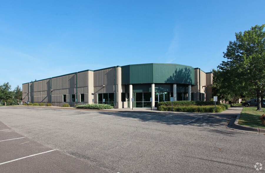 8560 Cottonwood St NW, Coon Rapids, MN à louer - Photo de l’immeuble – Image 2 sur 4