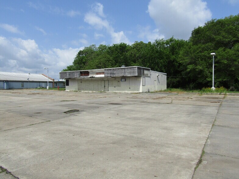 900 Jefferson Ter, New Iberia, LA à vendre - Photo de l’immeuble – Image 2 sur 9