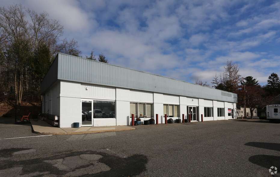 99 B Winsted Rd, Torrington, CT à louer - Photo de l’immeuble – Image 1 sur 14