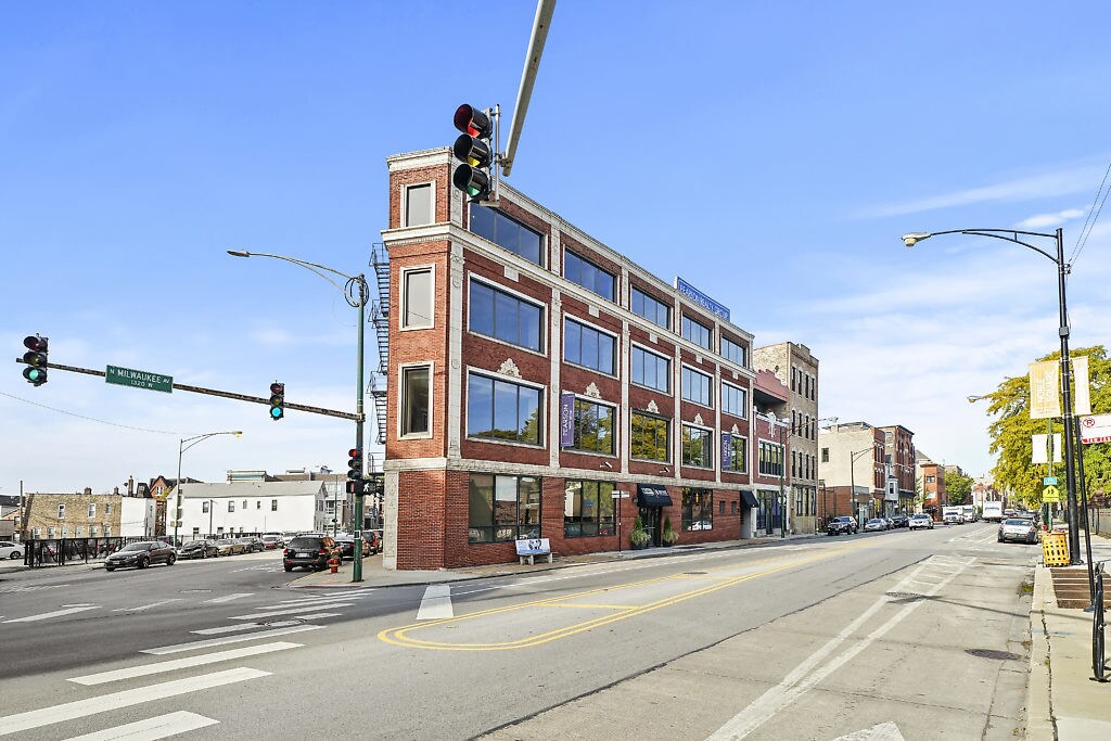 1000 N Milwaukee Ave, Chicago, IL à louer Photo de l’immeuble– Image 1 sur 14