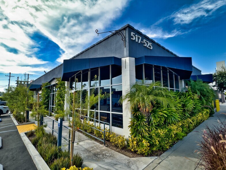 533-545 S Raymond Ave, Pasadena, CA à louer - Photo de l’immeuble – Image 1 sur 4