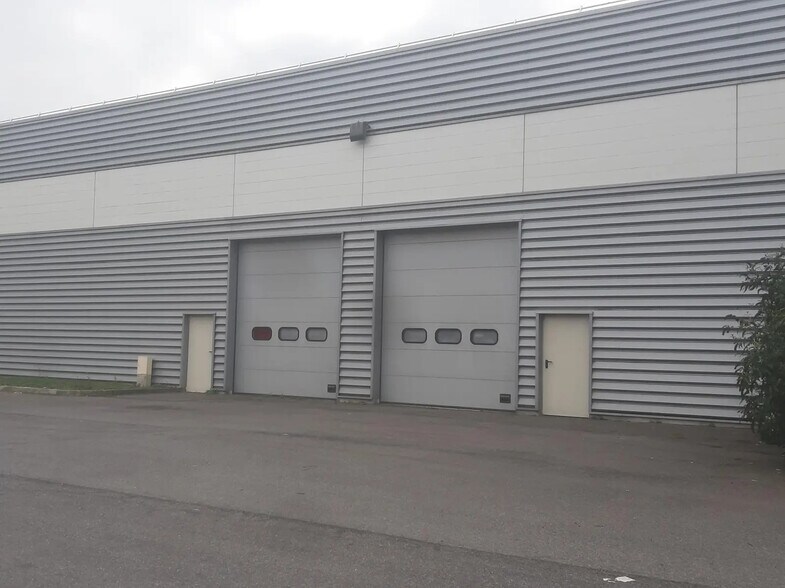 Local d’activités dans Lisses à louer - Photo de l’immeuble – Image 2 sur 6