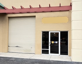 1030 Collier Center Way, Naples, FL à louer Photo de l’immeuble– Image 1 sur 7