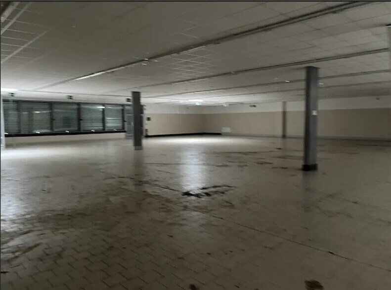 Local commercial dans Dreux à louer - Photo intérieure – Image 1 sur 7