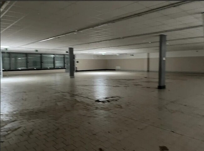 Plus de détails pour Local commercial à louer