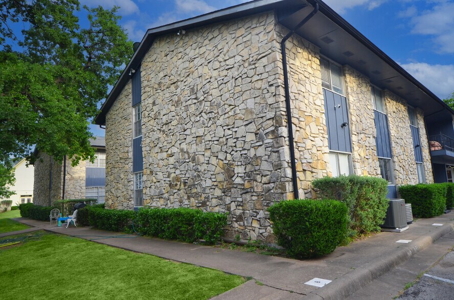 220 Bridge Street, Granbury, TX à vendre - Photo de l’immeuble – Image 3 sur 9