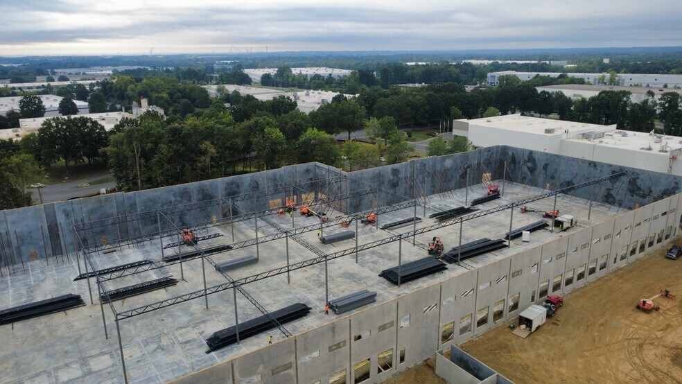 Westinghouse Commons Dr, Charlotte, NC à louer - Photo de la construction – Image 2 sur 7