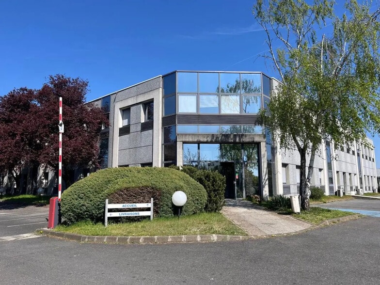 Local d'activités dans Eaubonne à vendre - Photo de l’immeuble – Image 1 sur 22