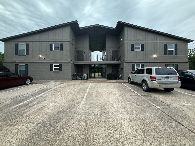 7300 Comanche Trl, Lake Worth, TX à vendre - Photo de l’immeuble – Image 1 sur 11