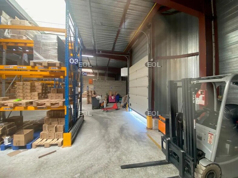 Local d’activités dans Saint-Pierre-du-Perray à louer - Photo de l’immeuble – Image 3 sur 16